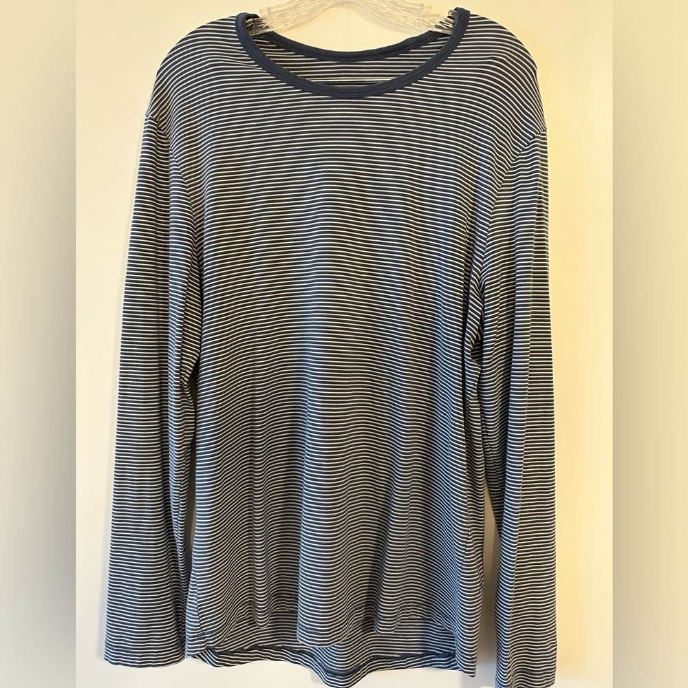 Men’s Lululemon 5day basic long-sleeve shirt. White/Blue Striped - Size Medium